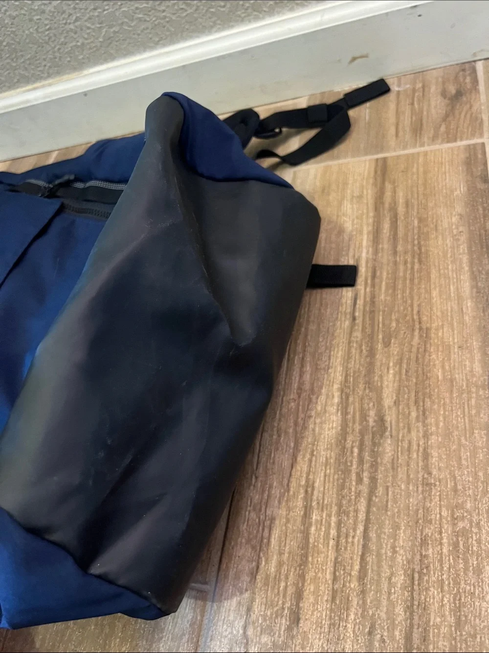 Columbia Unisex Convey II 27L Rolltop Backpack Collegiate Navy Icons z11
